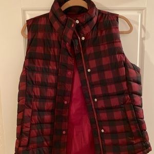 Gap buffalo checked vest!